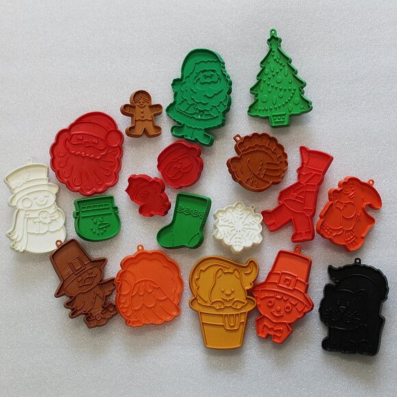Vintage Hallmark Plastic Holiday Imprint Cookie Cutters Set of 18 Fall Theme - Picture 1 of 9